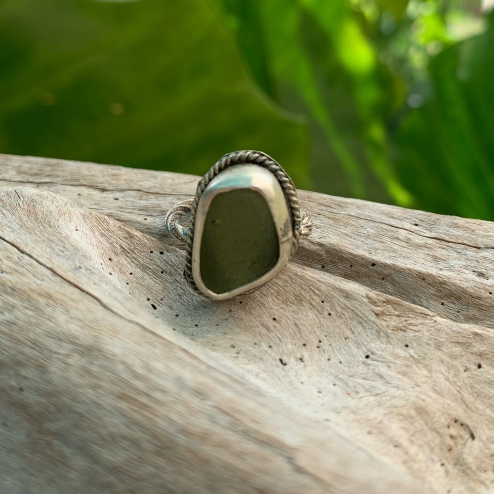 Sea tumbled olive green sea glass sterling & fine silver soldered ring - Picture 4 of 4